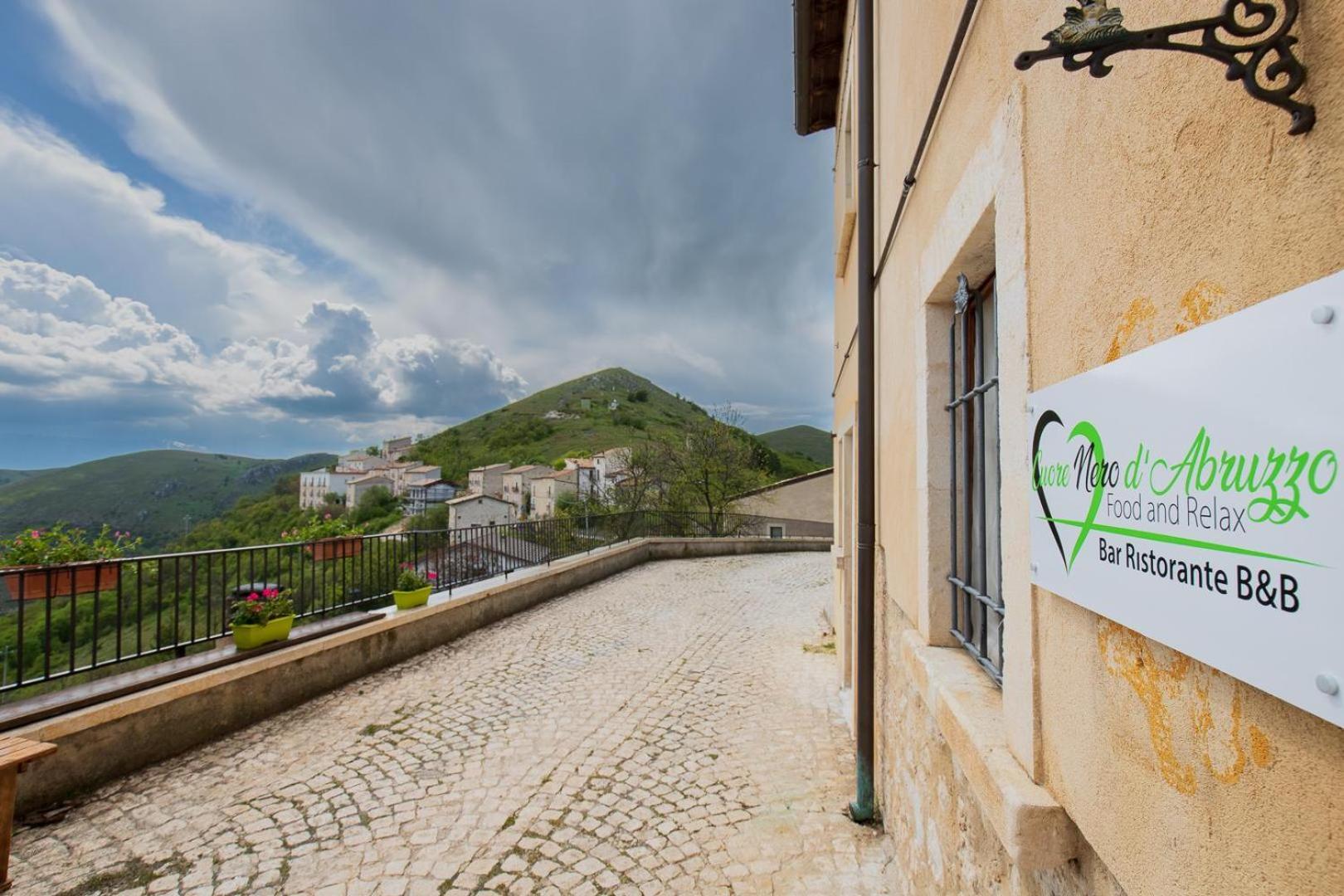 Cuore Nero Food And Relax Santo Stefano Di Sessanio Ngoại thất bức ảnh